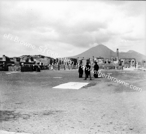 PANORAMA WITH MOUNT VESUVIUS